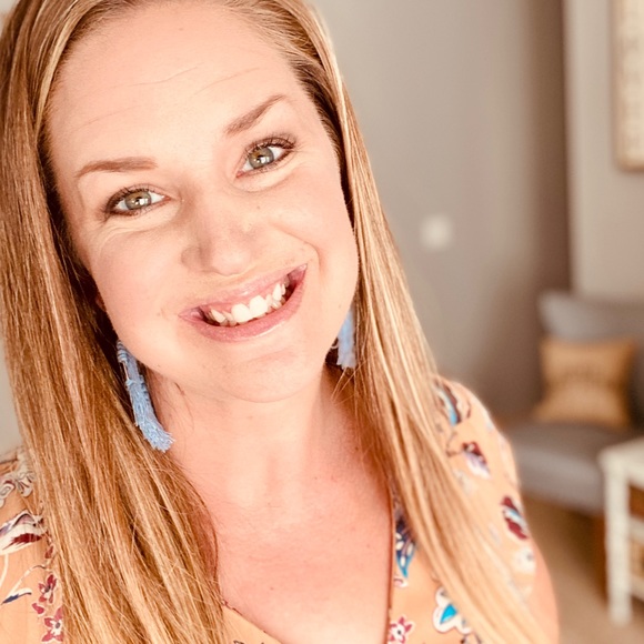 Meet your Posher, Angela - Picture 2 of 3